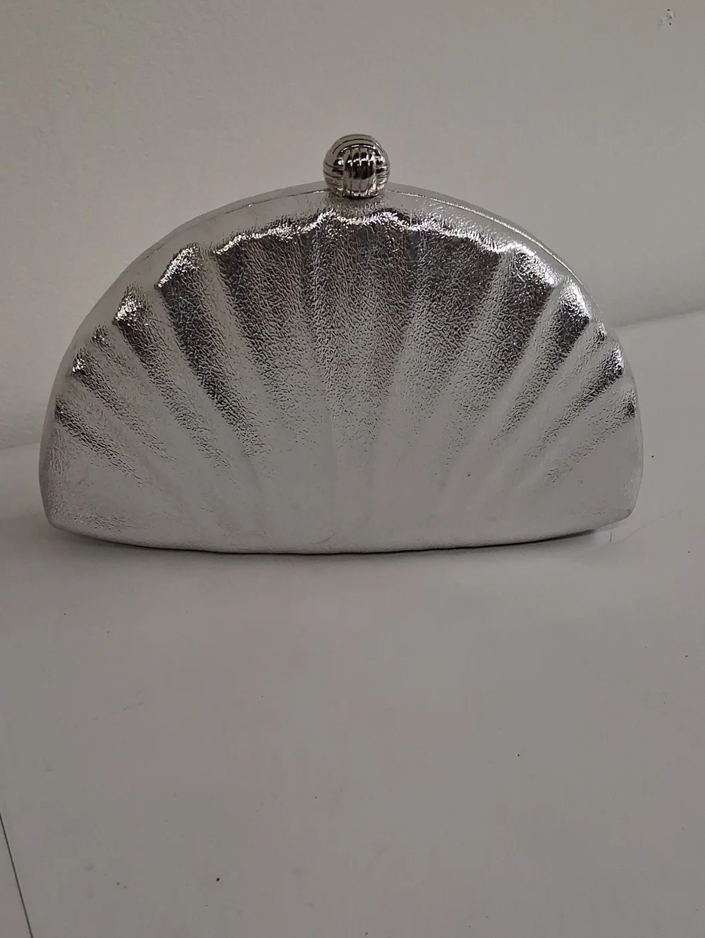 NWT Womens Silver Metallic Shell-Texture Evening Clutch -